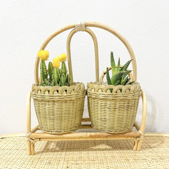 Rattan shelf with baskets